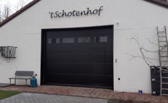garagepoort voor magazijn